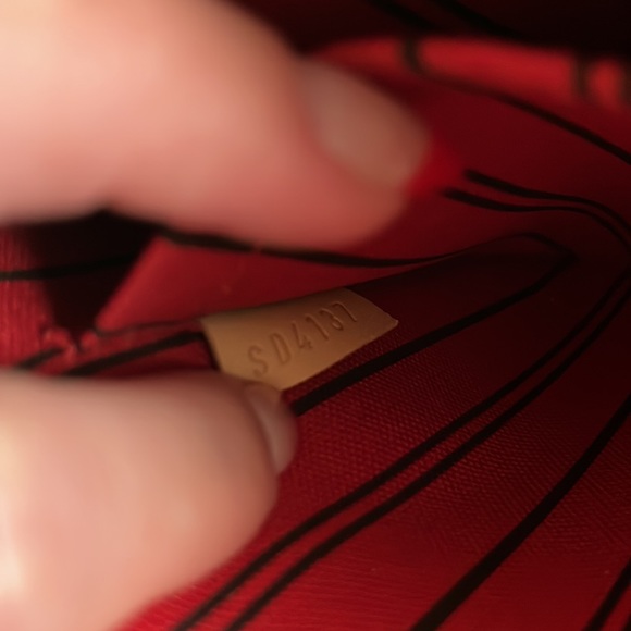 COPY - Authentic Louis Vuitton Monogram Neverfull GM Red Interior Wristlet Clut… - Picture 9 of 12